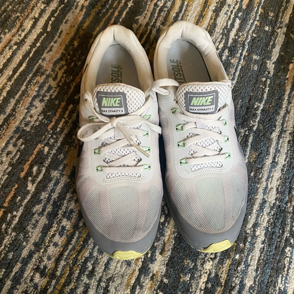 Woman nike shoes good condition
